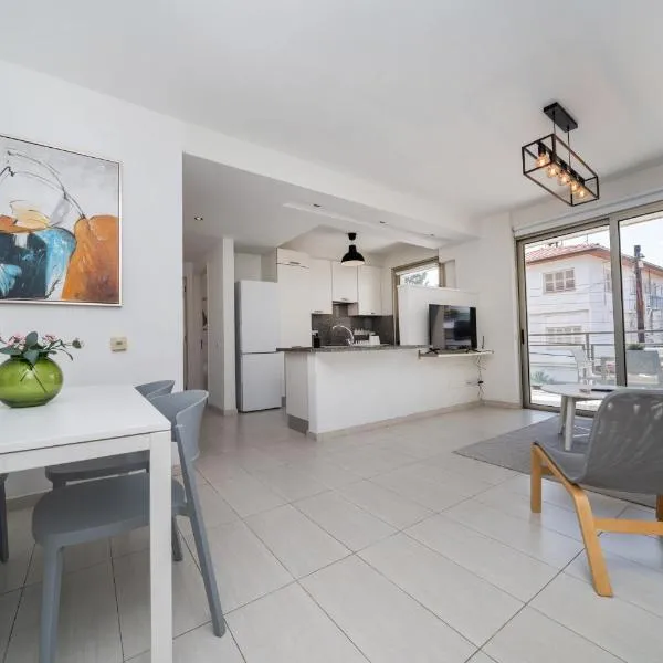 Central Luxurious 2 bedroom flat, hotel sa Strovolos