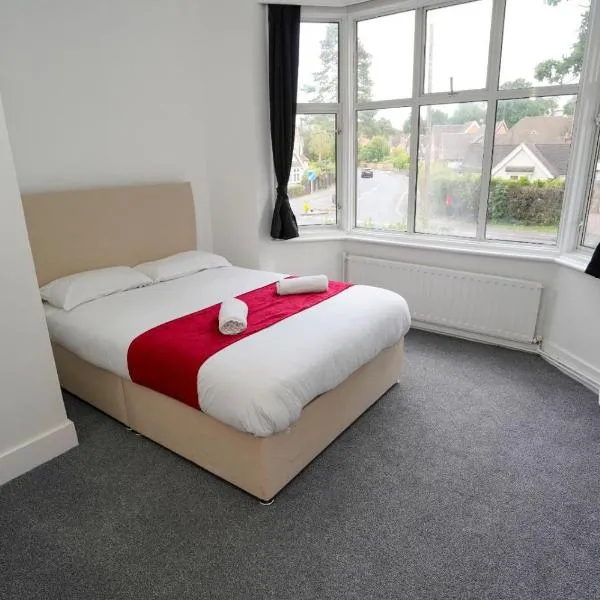 Birchwood Lodge With Holiday Parking, hotel in Horley