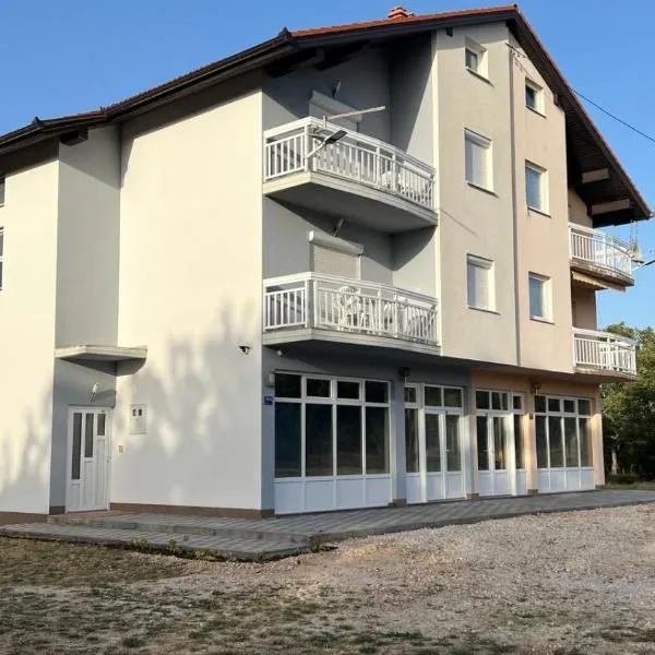 Curic's Tranquil Stay: Zidine şehrinde bir otel