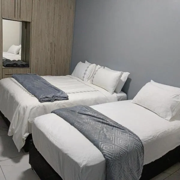Crompton Apartment 786, hotel in Durban
