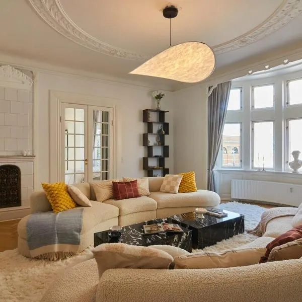 Huge Royal Luxury Apt with Private Balcony, отель в Копенгагене