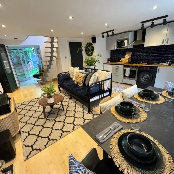 Cozy Cottage Coventry self check-in after 3pm, Pets Friendly, ξενοδοχείο σε Longford