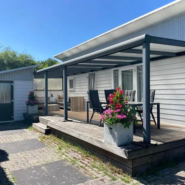 Chalet op Camping in het Drents Friese Wold, hotel in Oude Willem