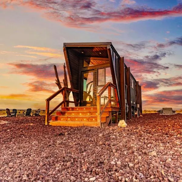 Grand Canyon Stargazing Off-Grid Tiny Home, khách sạn ở Valle