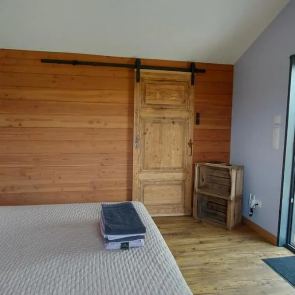 Cabane Wood & Spa, hotel v destinaci Chasselay