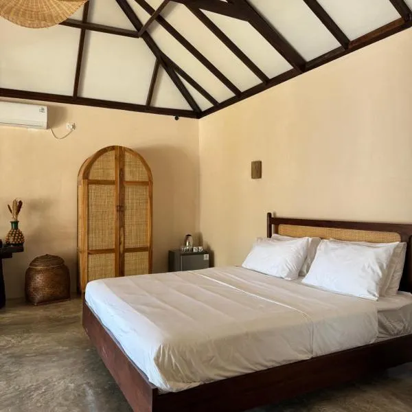 NIRA Surf Villas, hotel en Maluk