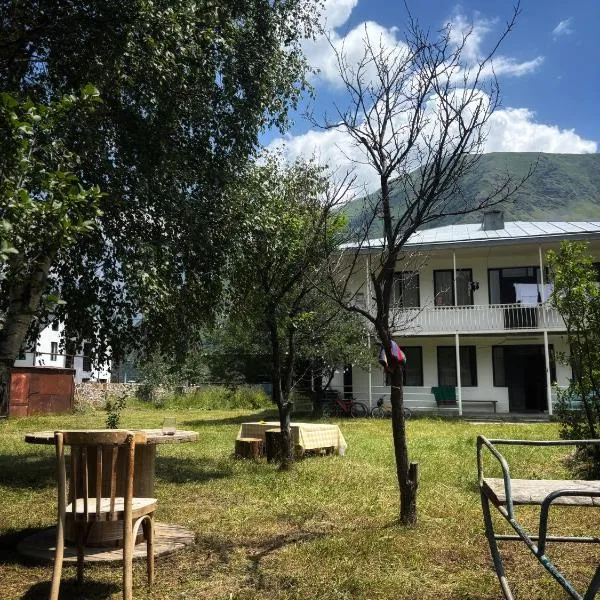White Inn Kazbegi - Achkhoti, hotel in Ach'khoti