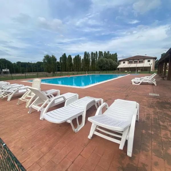 Agriturismo con piscina equitazione e natura La Bisa, hotel en Trecenta