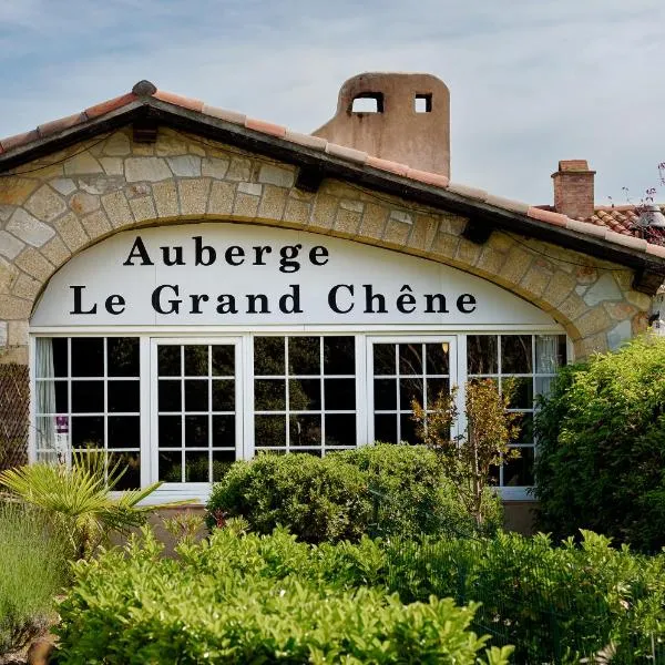 Auberge du Grand Chêne、レギュスのホテル