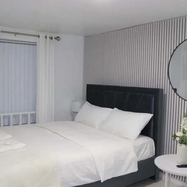 White Cozy Roomzzz, hotel in Oldham