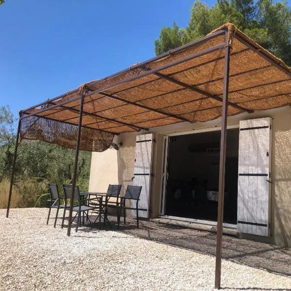 Maisonnette au pied des Alpilles, hotel in Aureille