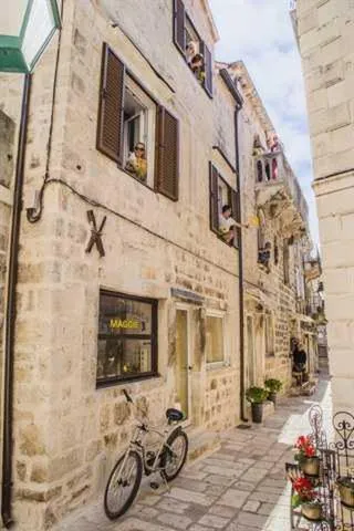 White Rabbit Hostel, hotel v destinaci Hvar
