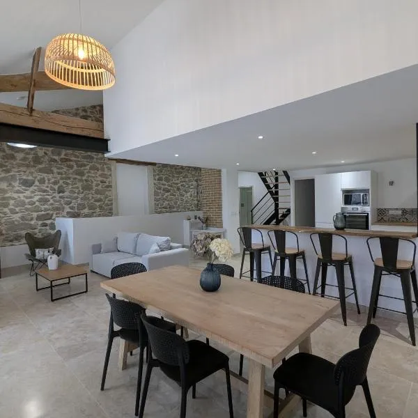 La Remise loft de caractère et grand garage, hotel em Collobrières