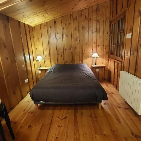 Chalet indépendant chez Aurèle, hotel em Dullin