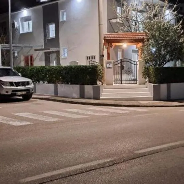 Room Misir in Downtown - Private Entrance and Private Bathroom, ξενοδοχείο σε Knin