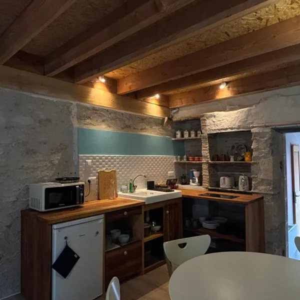 Gîte au coeur de la forêt, hotel in Saint-Parize-le-Châtel