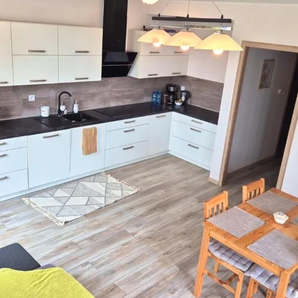 Apartament z balkonem -35 min do Poznania -WiFi-Parking, hotel in Września