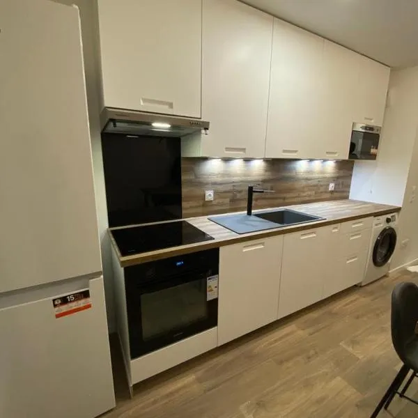 Logement deux pièces, hotel di Lieusaint