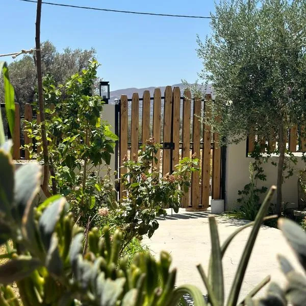 AlexandRos Home, hotel i Áyioi Dhéka