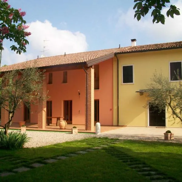 Agriturismo Radaméz, hotel v destinaci Monzambano
