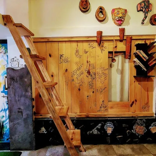 NIRMAN HOMESTAY 5 minutes walk to beach, hotell i Puri