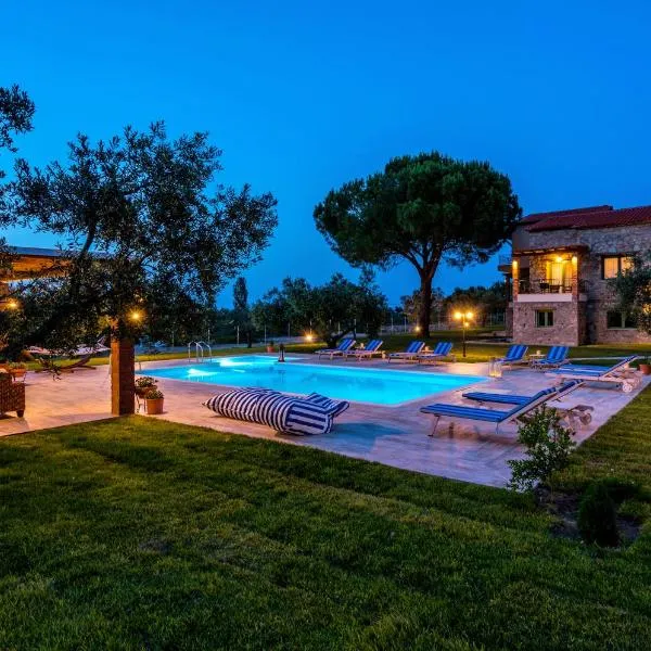 Mediterraneo Luxury Suites Halkidiki, hotel v destinaci Vourvourou