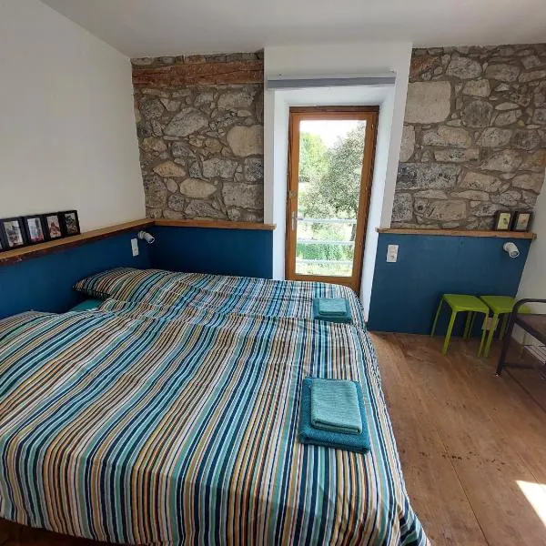 Les Deux Vélos Chambres d'Hotes-Table d'Hotes, hotel u gradu Biert