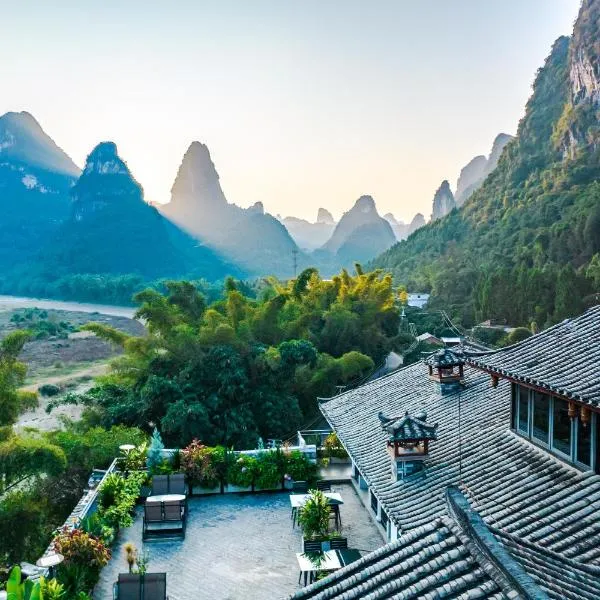 Yangshuo Picturesque Resort - Free Yangshuo Train Station Pick Up and Drop Off -close to Xingping Ancient Town, hotel v destinaci Jang-šuo