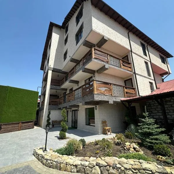 Hotel Racu Family, hotel in Comrat