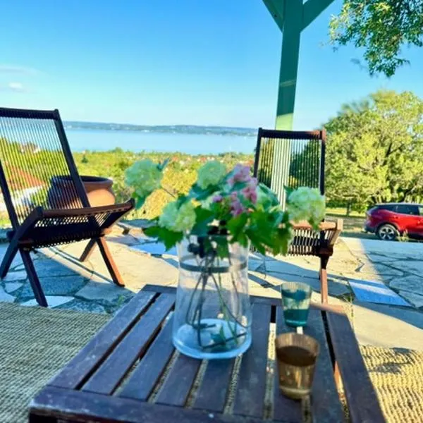 Lake Balaton Panorama Mansion, hotel in Révfülöp