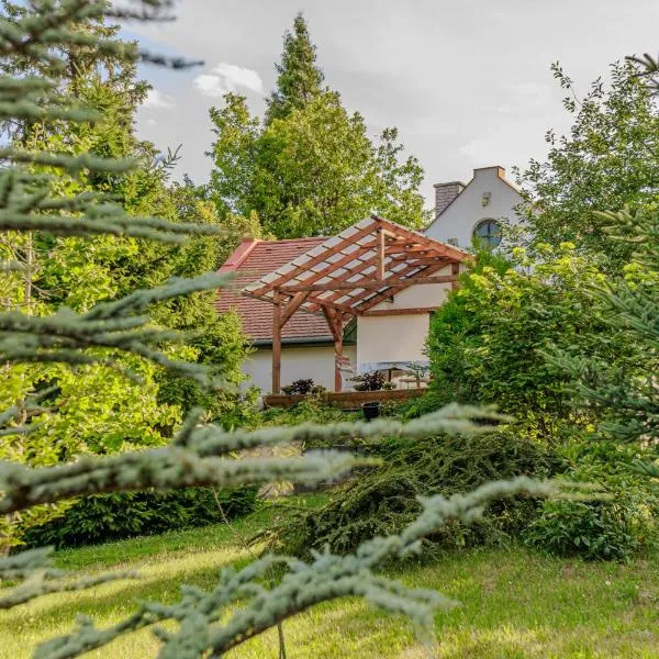 Liget Guest House, hotel in Pázmándfalu