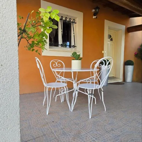 PROVENCE, MAISON SPACIEUSE et CONFORTABLE CLOSE TO SPIROU , WAVE ISLAND, hotel in Monteux