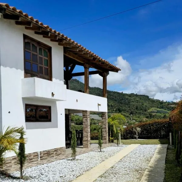 Entire Farmhouse Nature & relax in El Carmen de Viboral, hotel in Carmen de Viboral