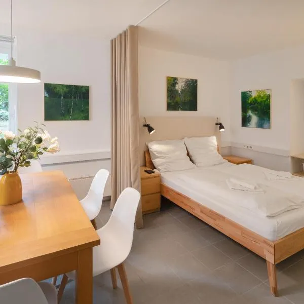 3 Schlafzimmer - Grüne Oase im Hinterhaus - 1-9 Personen - SmartTV - WLAN - Waschmaschine - Trockner, ξενοδοχείο στη Λειψία