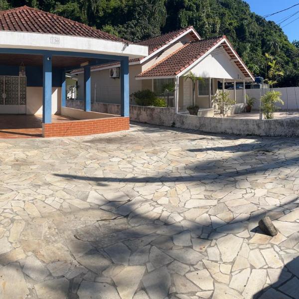 Casa com Ar condicionado a 50m da praia de Riviera