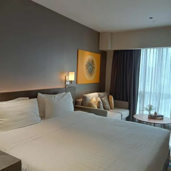Novotel Acqua Suites Manila by Jolly Luxe, hotel di Manila