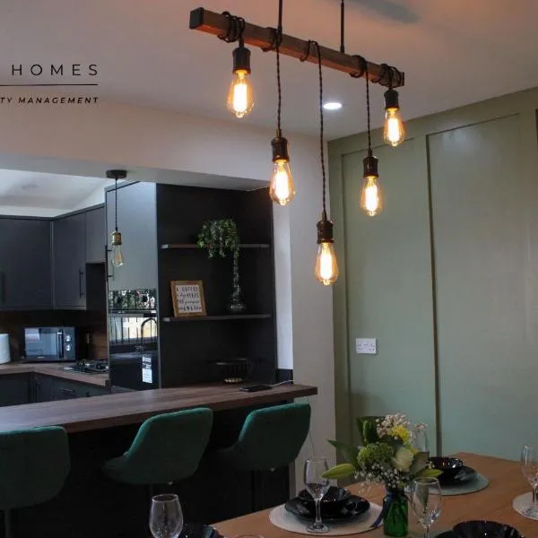 Your 3BR - Home away from Home، فندق في Sedgley