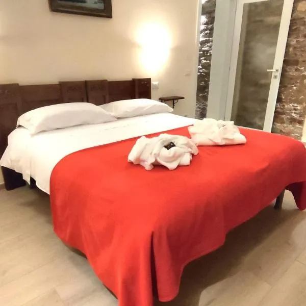 LA SUITE DI SAN RUFINO, 6 minuti da San Carlo Acutis, Centralissimo, Amato dagli Ospiti - Piano Terra, 2 Letti Matrimoniali, Spazioso, Perfetto - MyAssisiSuite, più di un semplice Appartamento - La nostra Forza è DISPONIBILITÀ Live 24-7, MÓWIMY PO POLSKU, hotel in Assisi