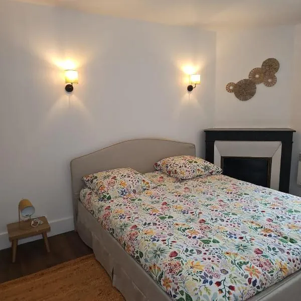 Appartement Refait a neuf avec accès au jardin , local vélo, hotel in La Machine