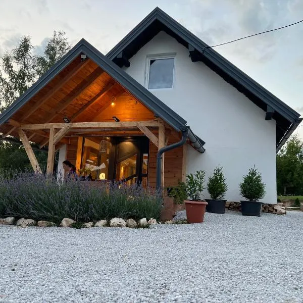 Vikend kuća Millina, hotel in Sumbulovac
