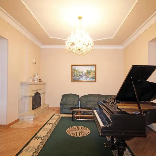 Bridge House Yerevan Armenia, hotel di Yerevan