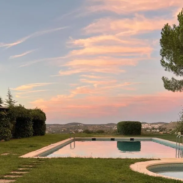Monte CHORA CASCAS, Hotel in Montemor-o-Novo