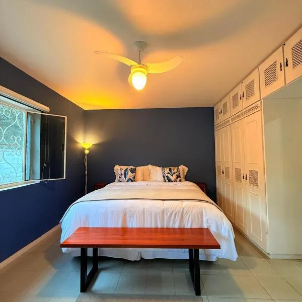 Suíte espaçosa em bairro bem localizado, hotel in Mairiporã