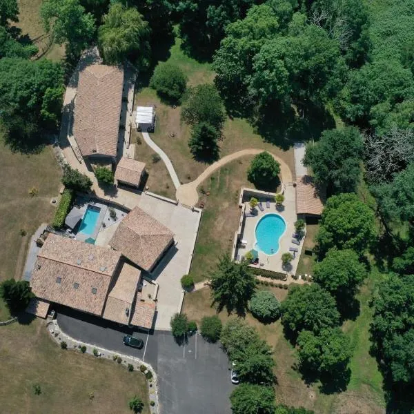 Domaine de Brise Bois - Chambres & Gîtes, hotel in Rouzède