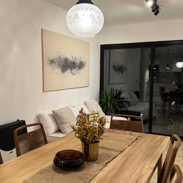 Departamento en Rojas，Rojas的飯店