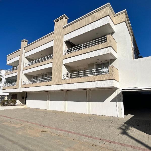 Aproveite Mariscal: Apartamento a 100m do Mar com Conforto e Localização Privilegiada no Edifício Açaí!