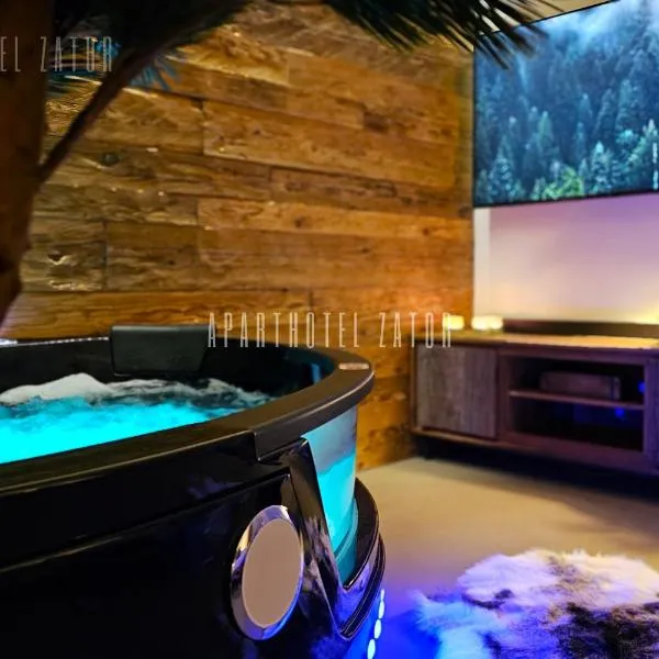 Aparthotel ZATOR Natural 56 jacuzzi, khách sạn ở Zator