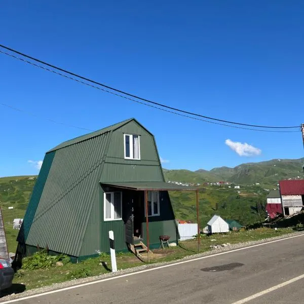 Cloudtop hut, hôtel à Gomi