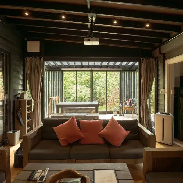 Tiny Base The River HOUSE & TRAILER, hotel in Kawazu
