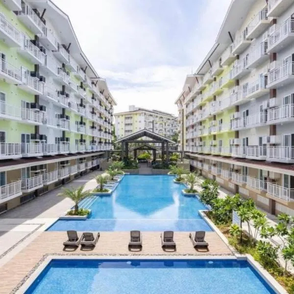 Condo unit near Mactan Airport with Pool, Gym, Free WiFi, and Netflix, hotell i Pusok
